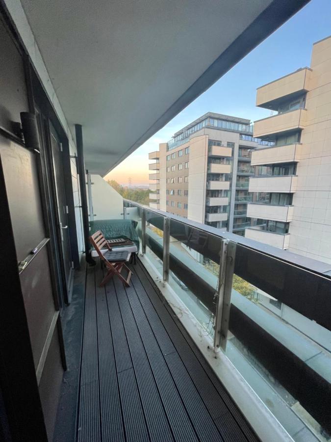 Amazing Apartment Moments Away From The Heart Of London Exterior photo